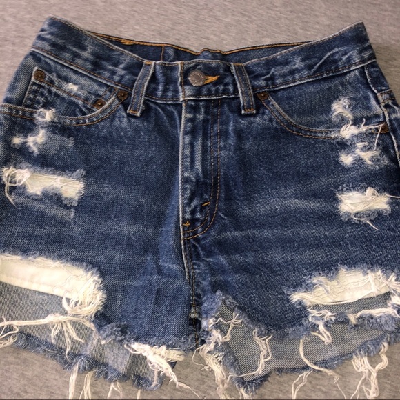 LEVI’S | Distressed Jean Shorts Size 26 - Picture 5 of 9